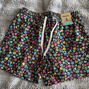 NWT Chubbies Black Multicolor Print Men’s swim trunks with liner - size S